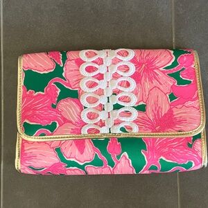 NWOT Lilly Pulitzer palm hibiscus clutch